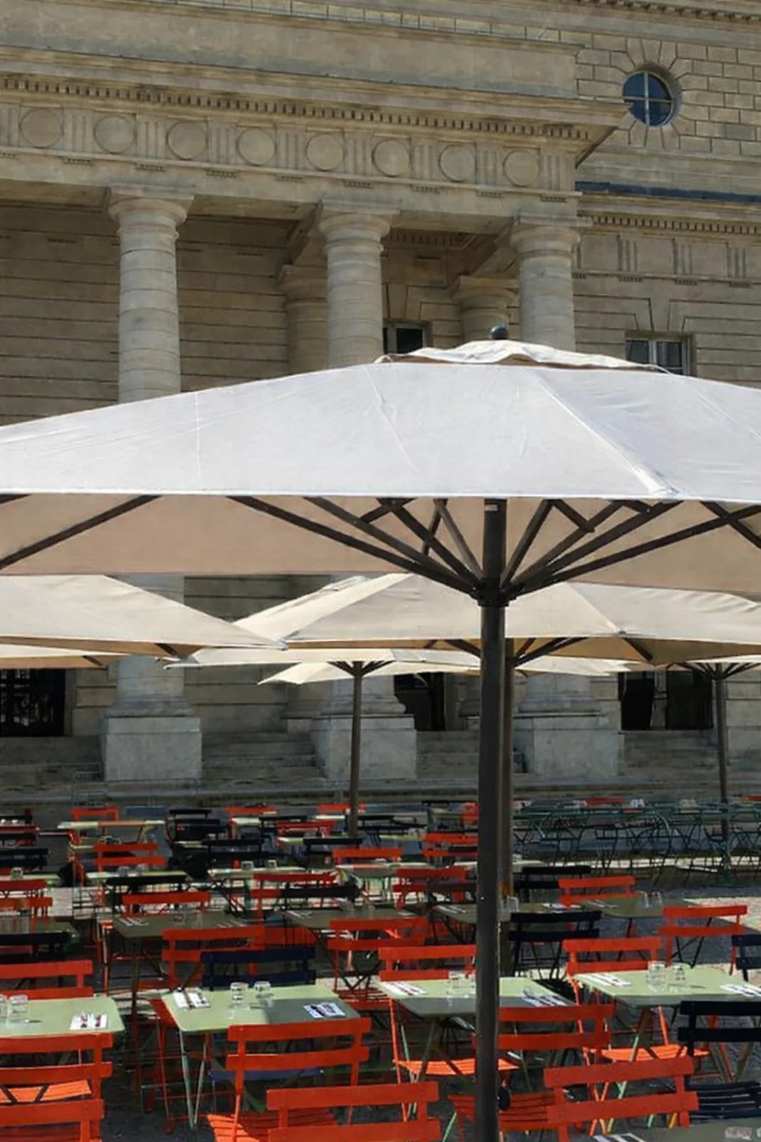 Terrasse parisienne du Café de l'Odéon